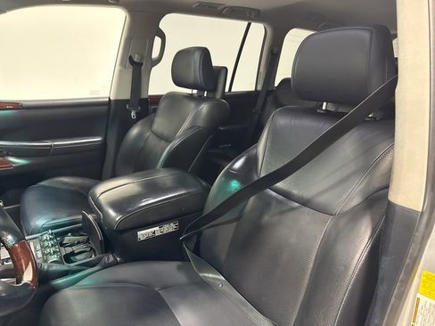 Used 2014 Lexus LX 570 4WD image 37