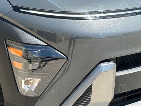 Used 2025 Hyundai Kona SEL FWD image 4