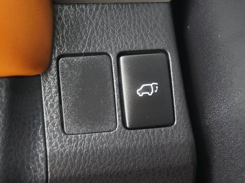 Used 2016 Toyota RAV4 Limited w/ Advanced Technology Package AWD/4WD image 29