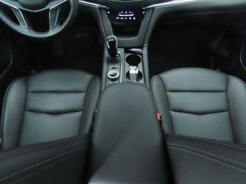 Used 2021 Cadillac XT5 Luxury image 16