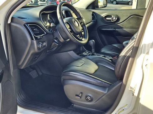 Used 2019 Jeep Cherokee Latitude Plus image 13