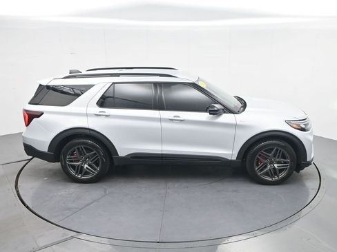Used 2026 Ford Explorer ST-Line w/ ST-Line Street Pack RWD image 18