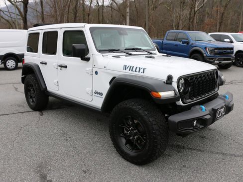 Used 2024 Jeep Wrangler Unlimited image 9