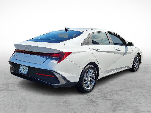 Used 2024 Hyundai Elantra SEL FWD image 6