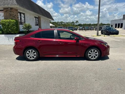 Used 2022 Toyota Corolla LE FWD image 5