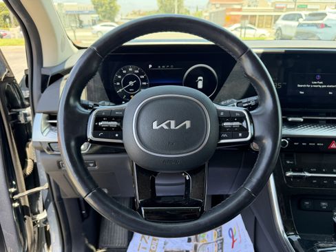 Certified 2024 Kia Carnival SX Prestige FWD image 12