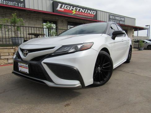 Used 2021 Toyota Camry XSE image 1