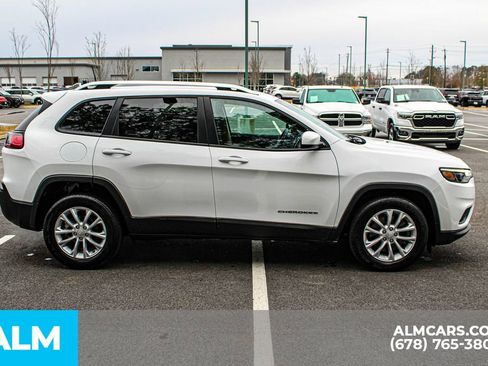 Used 2020 Jeep Cherokee Latitude w/ Cold Weather Group image 9