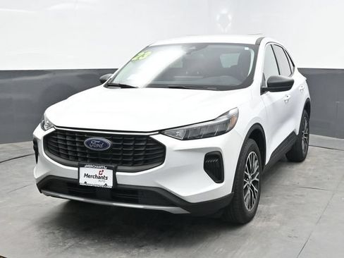 Used 2023 Ford Escape Active w/ Tech Pack #1 AWD/4WD image 2