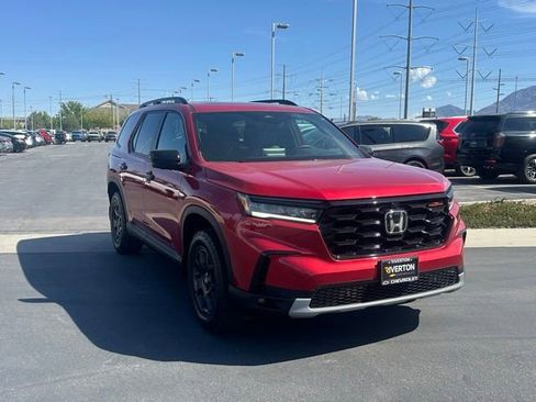 Used 2025 Honda Pilot TrailSport image 28
