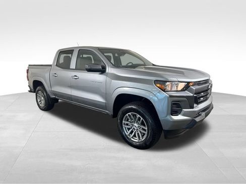 Used 2025 Chevrolet Colorado LT w/ Advanced Trailering Package AWD/4WD image 8