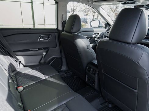 New 2026 Nissan Rogue Platinum image 25