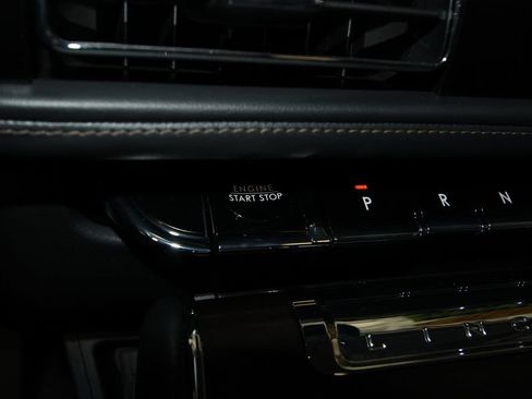 Used 2026 Lincoln Aviator Reserve AWD/4WD image 13