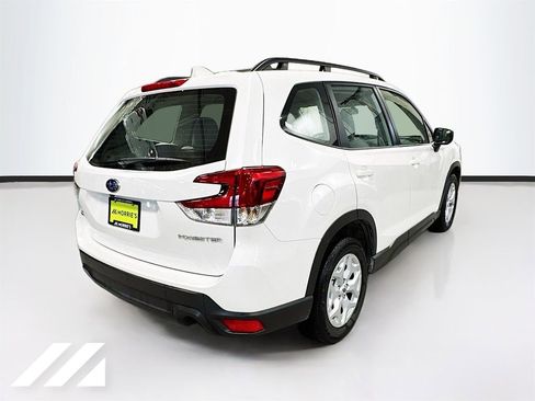 Used 2023 Subaru Forester Base image 5