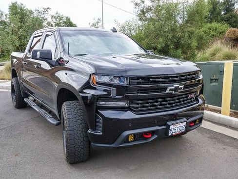 Used 2021 Chevrolet Silverado 1500 LT Trail Boss w/ Convenience Package II AWD/4WD image 2