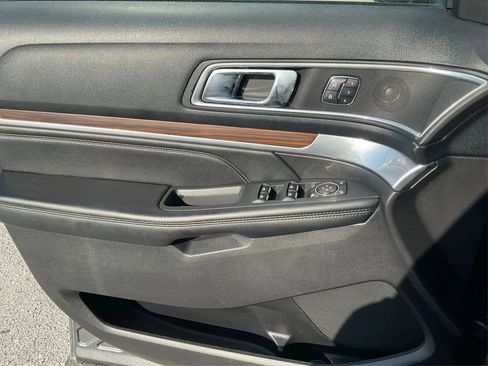 Used 2016 Ford Explorer Limited FWD image 19