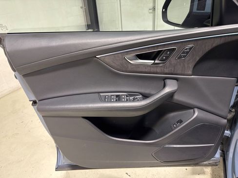 Used 2023 Audi Q8 Prestige w/ Prestige Package image 13