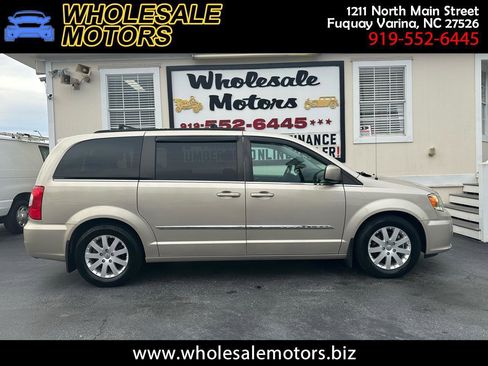 Used 2013 Chrysler Town & Country Touring image 1