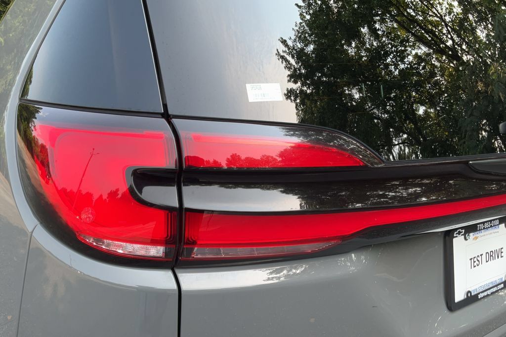 Used 2025 Chrysler Pacifica Limited FWD image 26