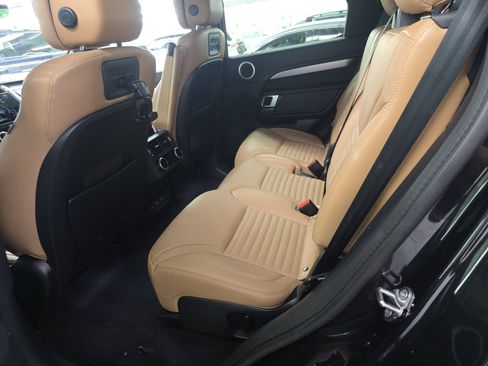 Used 2024 Land Rover Discovery Dynamic SE AWD/4WD image 13