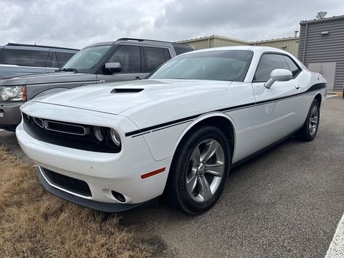 Used 2018 Dodge Challenger SXT image 1