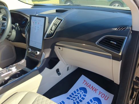 Used 2024 Ford Edge Titanium image 31