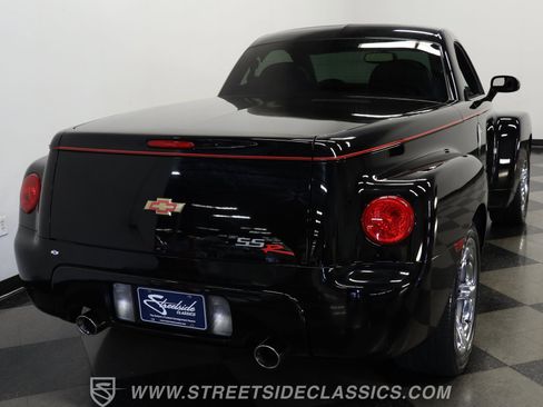 Used 2006 Chevrolet SSR w/ Preferred Equipment Group image 9