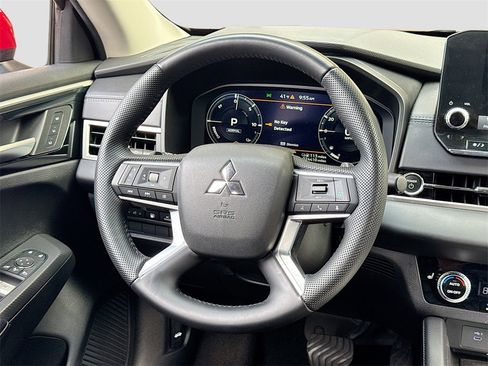 Used 2023 Mitsubishi Outlander SEL image 17