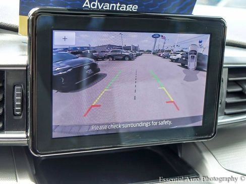 Used 2022 Ford Explorer XLT w/ Equipment Group 202A AWD/4WD image 19