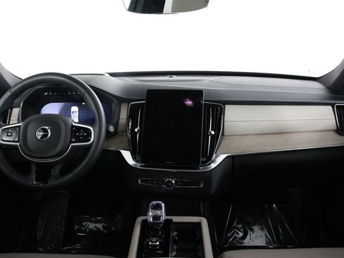 Certified 2025 Volvo XC90 B6 Ultra image 8