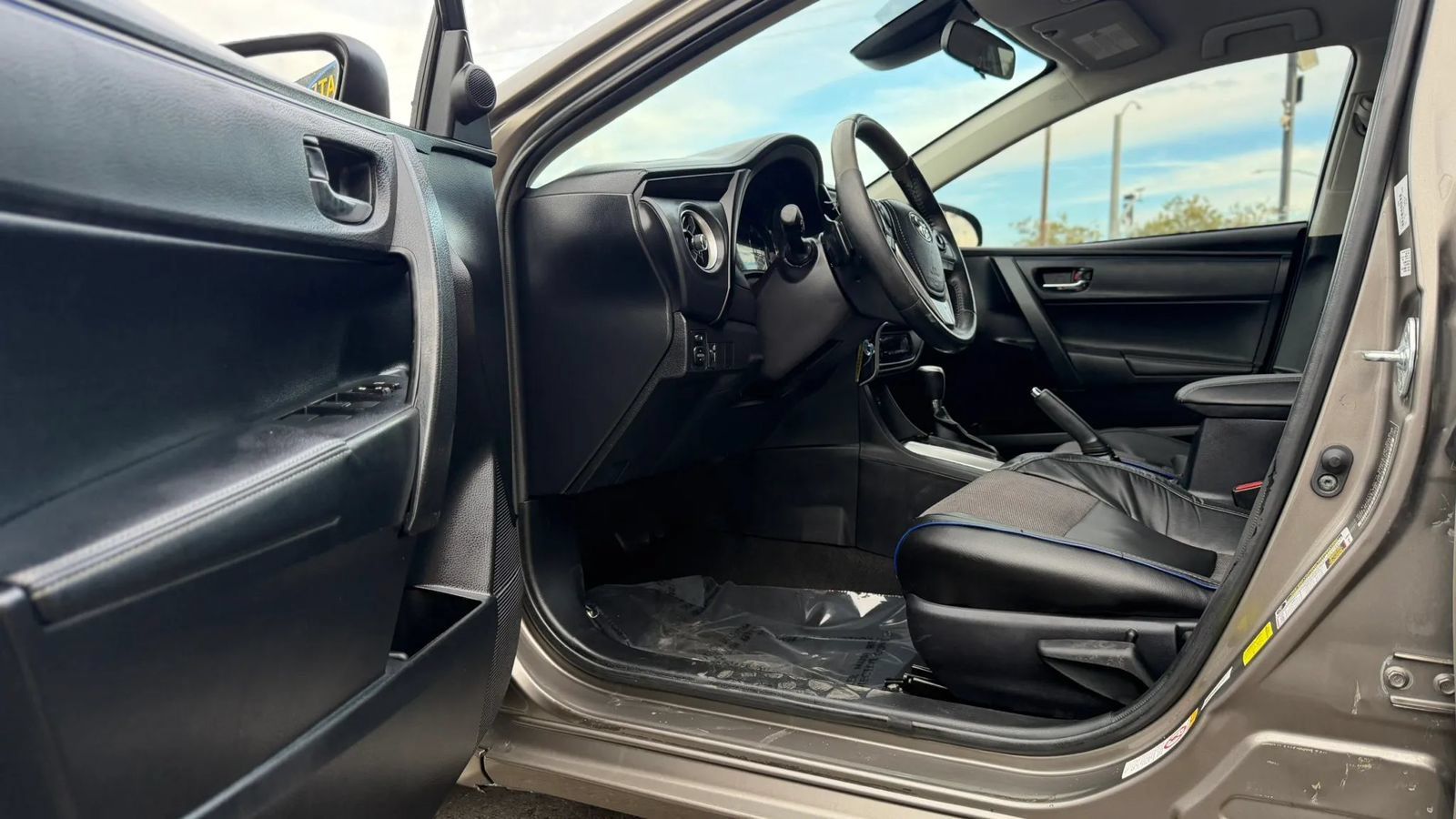 Used 2019 Toyota Corolla SE FWD image 9