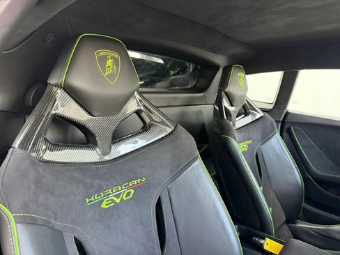 Used 2022 Lamborghini Huracan EVO RWD image 37