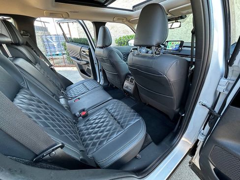 Used 2023 Mitsubishi Outlander SEL AWD/4WD image 15