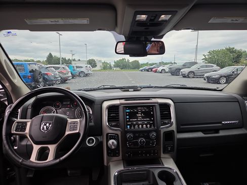 Used 2017 RAM 1500 Laramie w/ Convenience Group AWD/4WD image 5