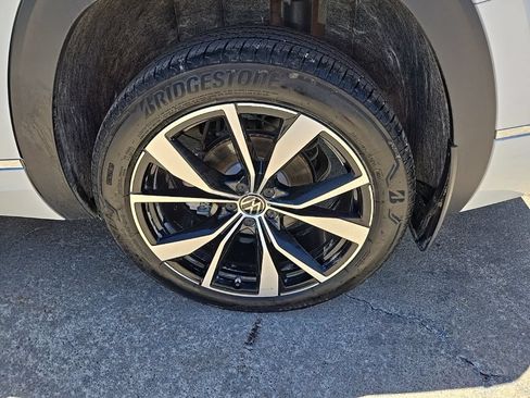 Used 2024 Volkswagen Atlas SEL Premium R-Line AWD/4WD image 23