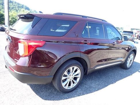 Used 2023 Ford Explorer XLT w/ Equipment Group 202A AWD/4WD image 9