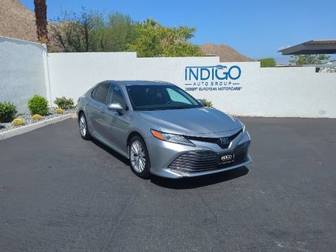 Used 2018 Toyota Camry XLE FWD image 3