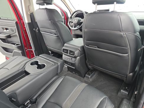 Used 2024 Honda Pilot Touring image 11