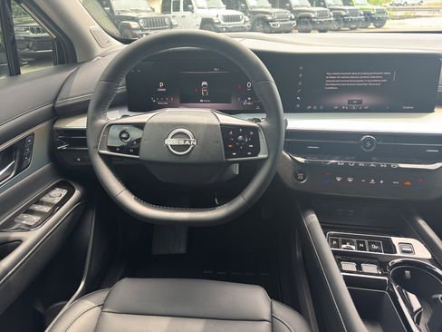 Used 2025 Nissan Murano SL image 12