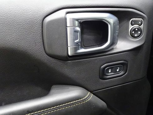 Used 2024 Jeep Wrangler Sahara image 17