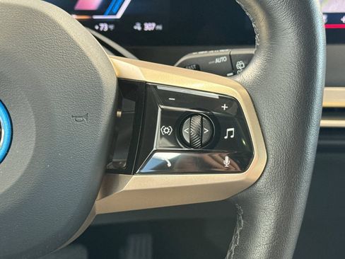 Certified 2025 BMW iX xDrive50 AWD/4WD image 33