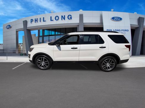 Used 2017 Ford Explorer Sport w/ Equipment Group 401A AWD/4WD image 2