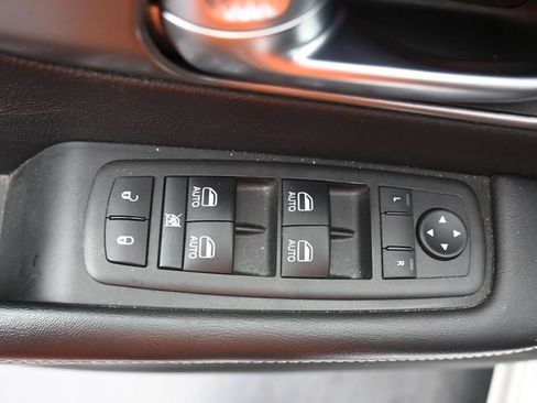 Used 2025 Chrysler Pacifica Select FWD image 19