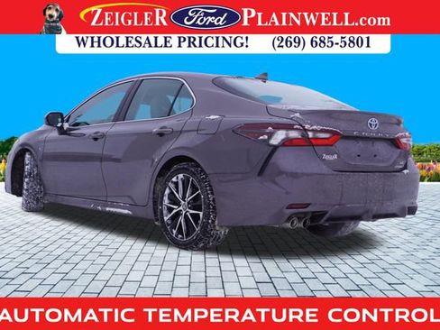 Used 2023 Toyota Camry SE image 2