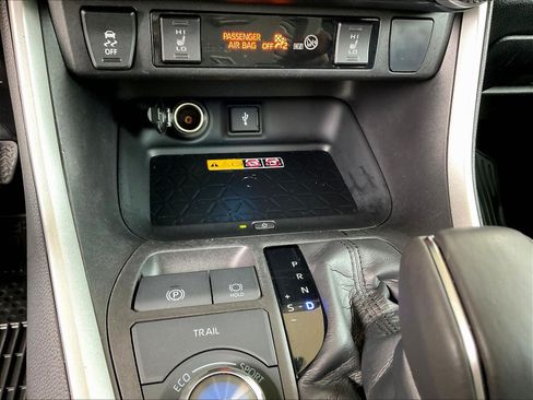 Used 2022 Toyota RAV4 XSE AWD/4WD image 15