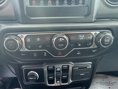 Used 2023 Jeep Gladiator Sport AWD/4WD image 17