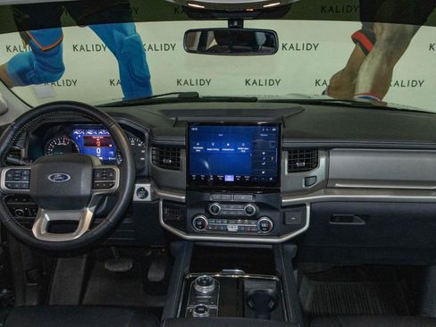Used 2024 Ford Expedition XLT AWD/4WD image 3