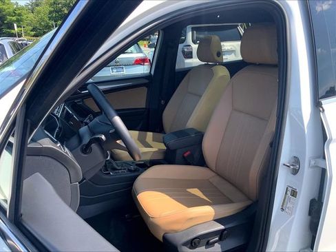 Used 2024 Volkswagen Tiguan SE AWD/4WD image 5