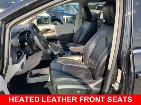 Used 2023 Chrysler Pacifica Touring-L FWD image 5