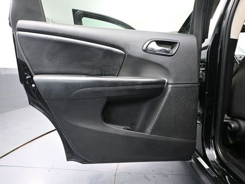 Used 2019 Dodge Journey SE FWD image 30